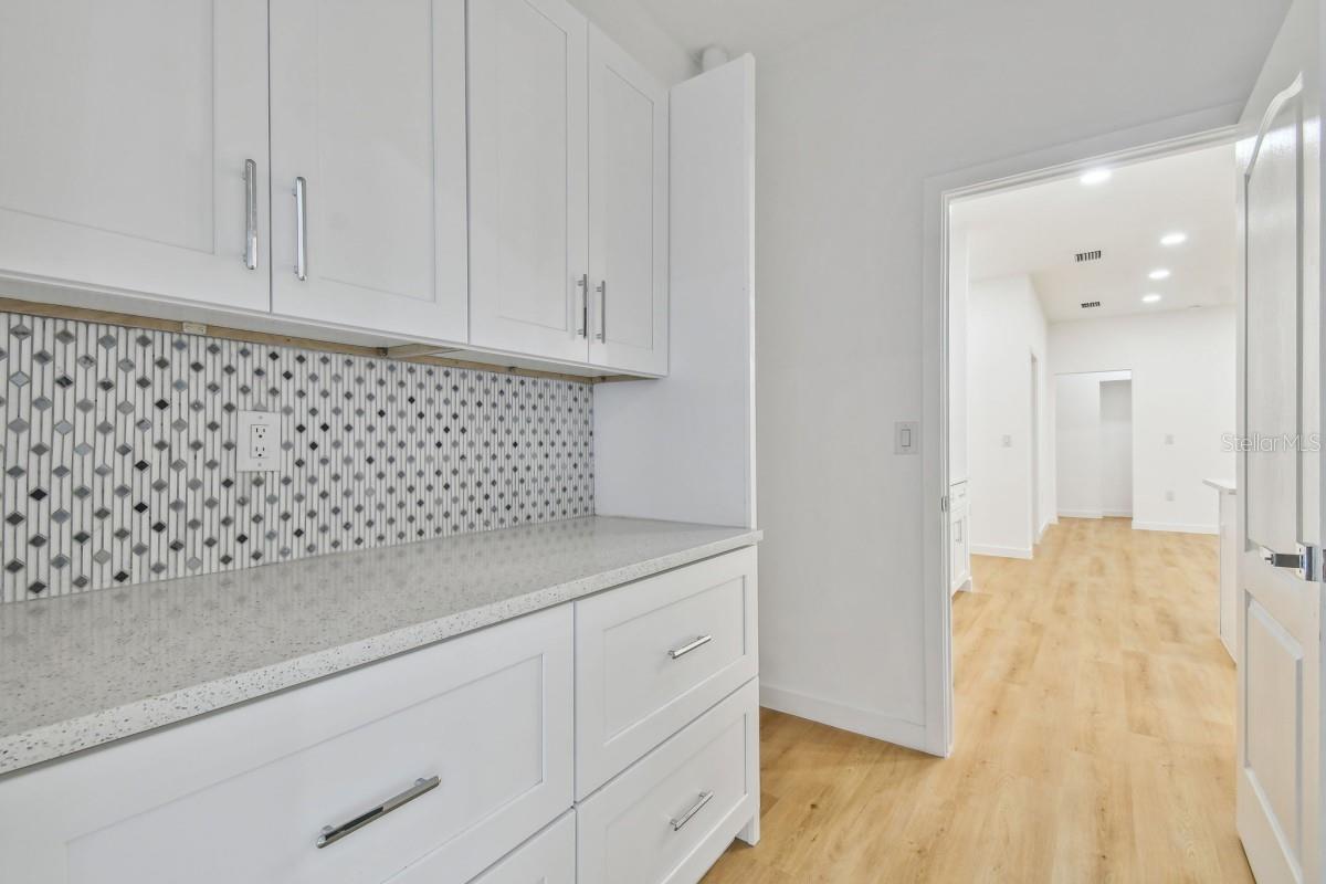 Image 14 of 21 For 406 Border Street