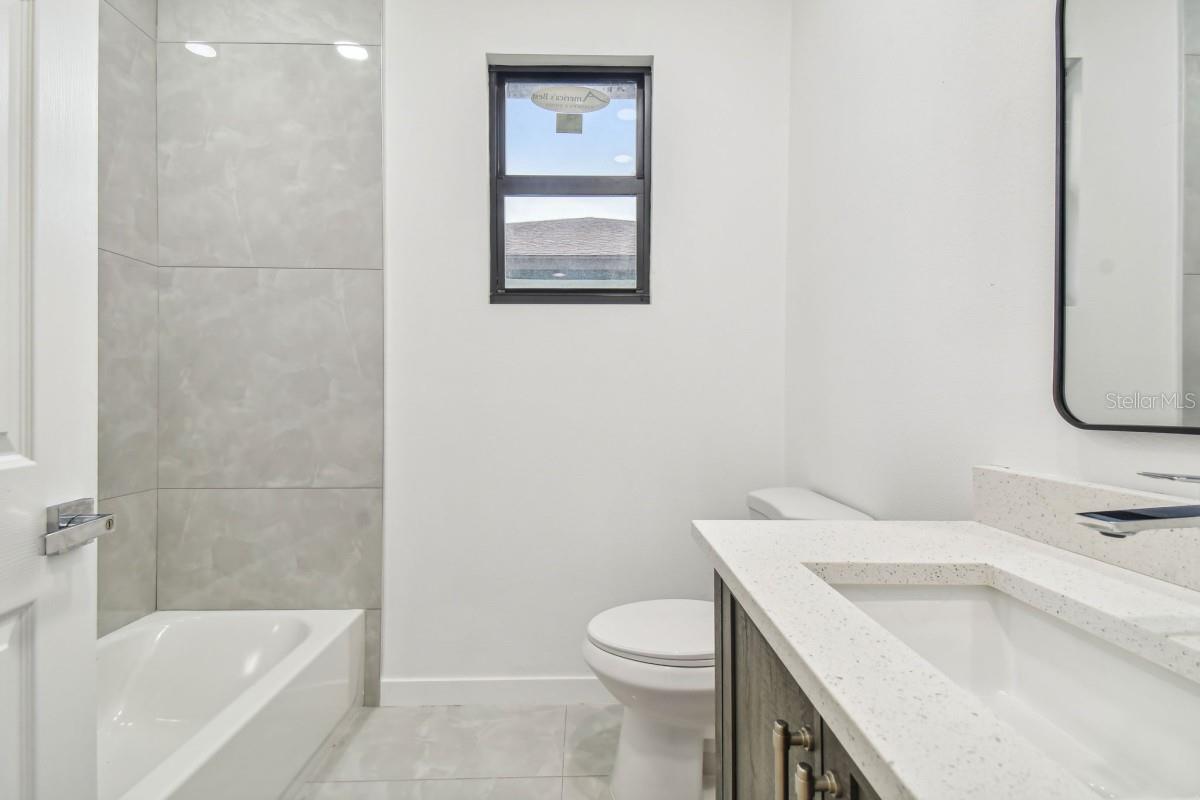 Image 17 of 21 For 406 Border Street