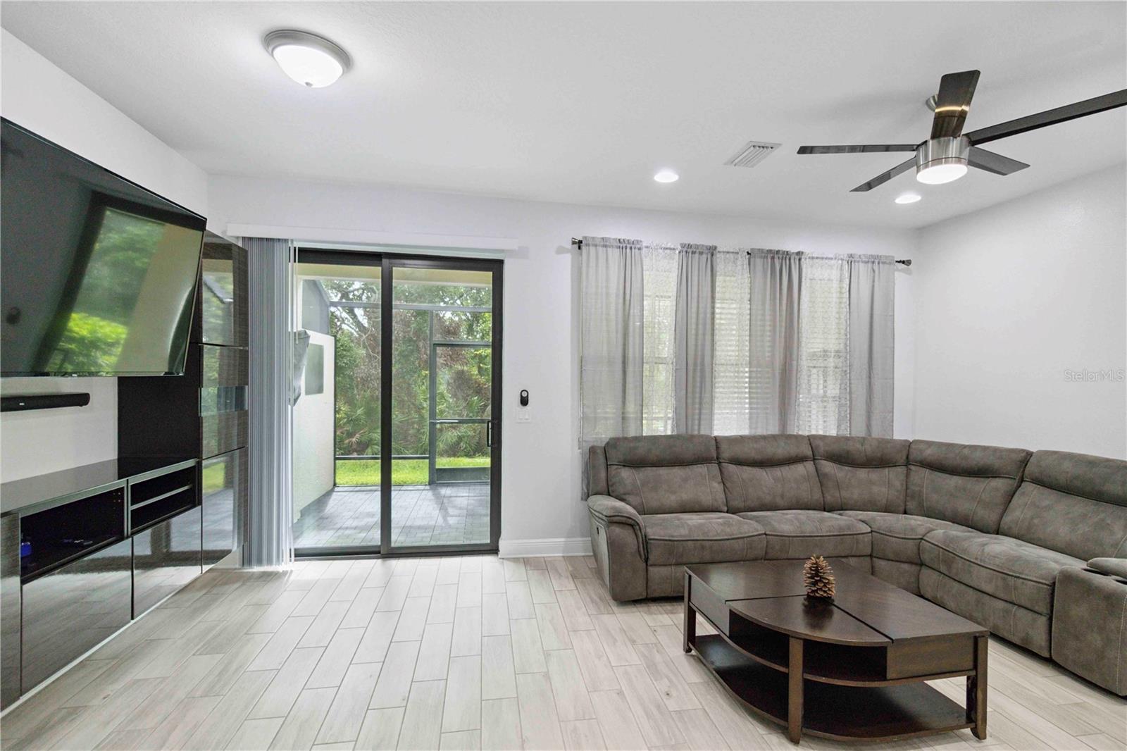 Image 7 of 46 For 5114 78th St Circle E