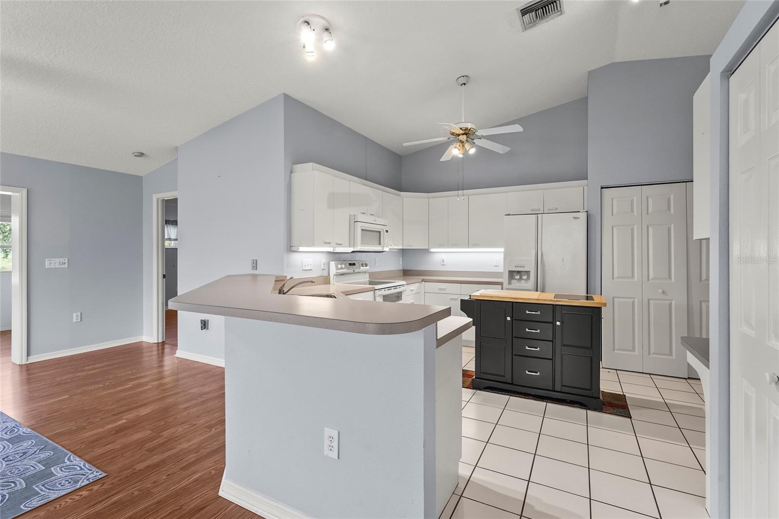 Image 18 of 99 For 2417 Fairway Oaks Drive 22
