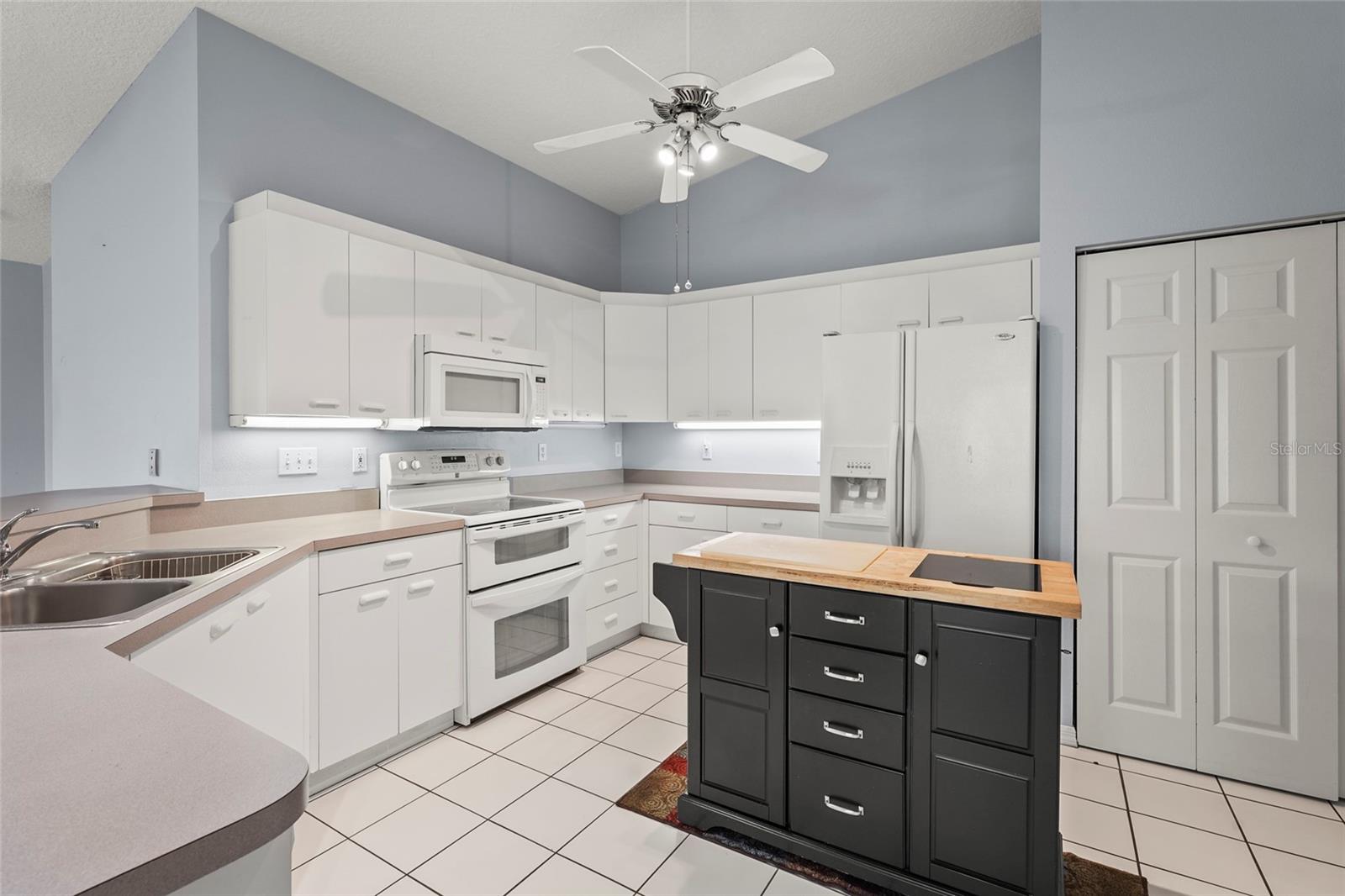 Image 20 of 99 For 2417 Fairway Oaks Drive 22
