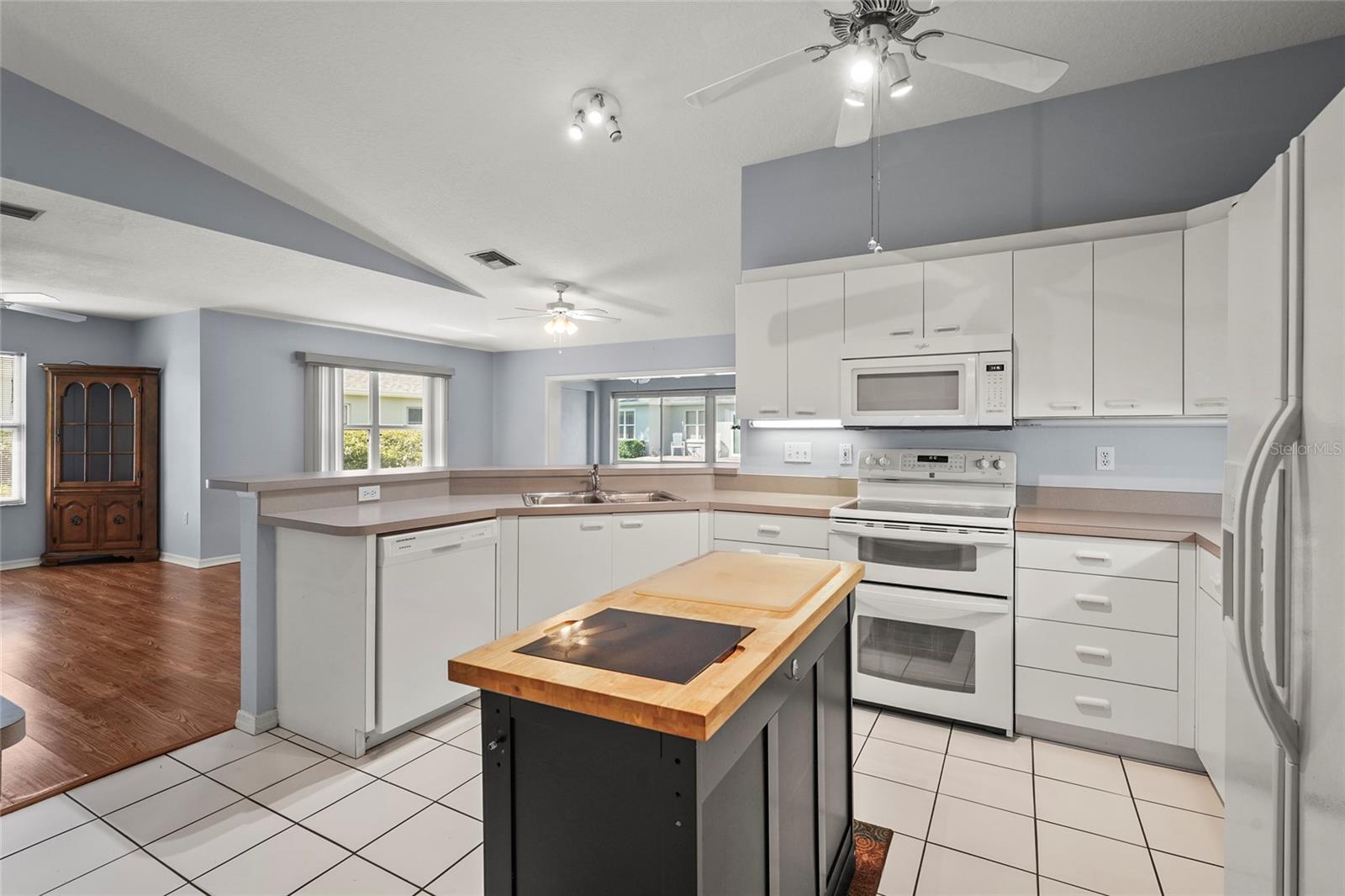 Image 21 of 99 For 2417 Fairway Oaks Drive 22
