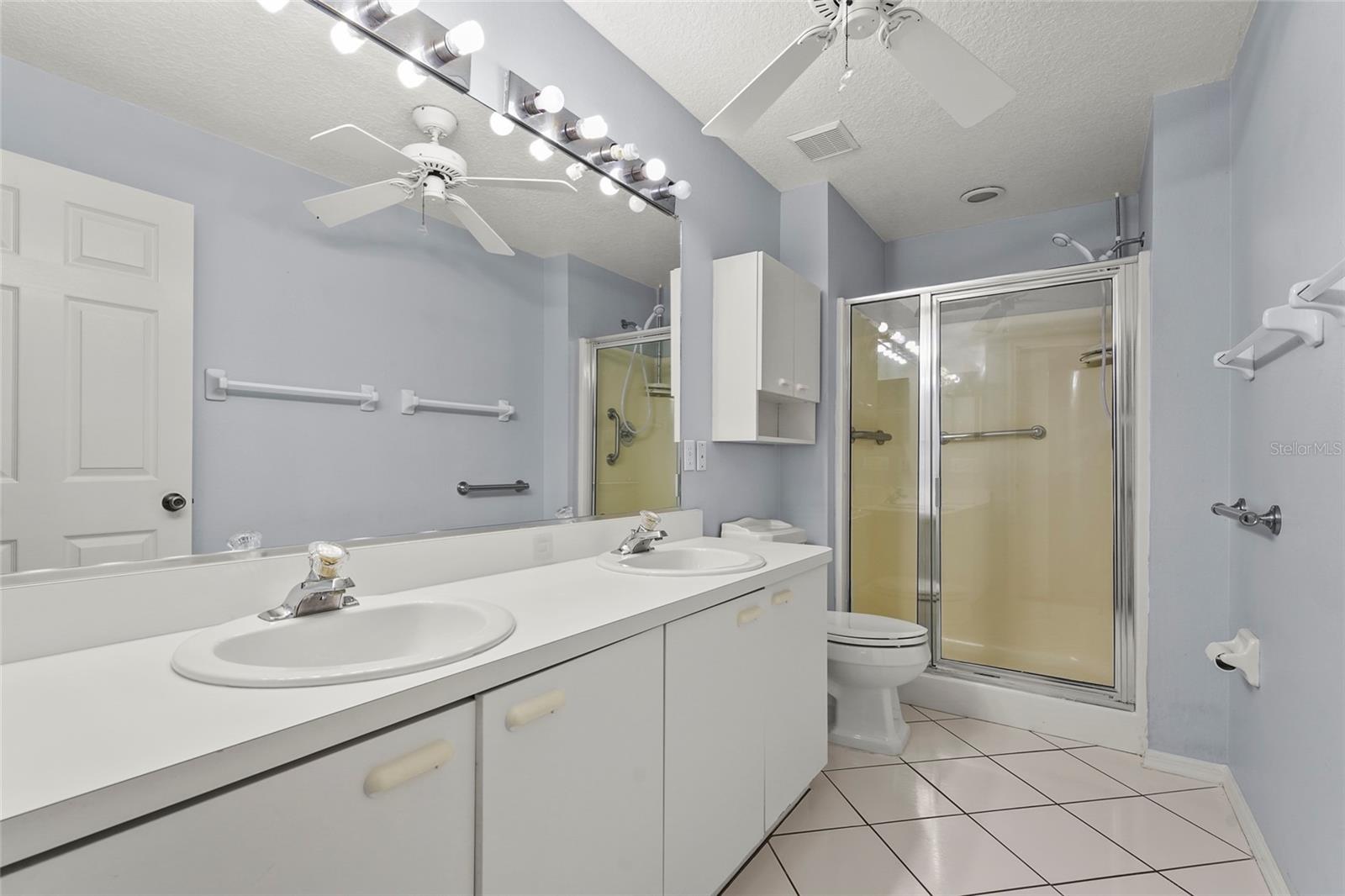 Image 36 of 99 For 2417 Fairway Oaks Drive 22
