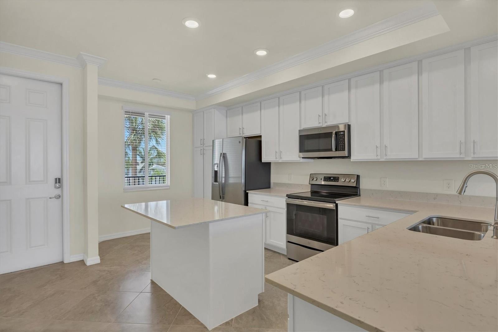 Image 2 of 11 For 910 Tidewater Shores Loop  403