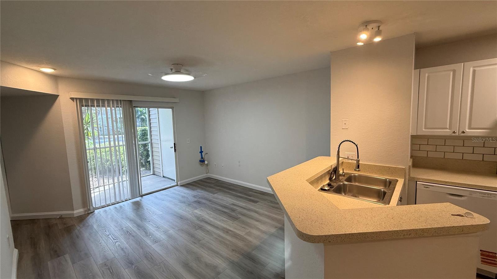 Image 4 of 19 For 850 Tamiami Trail 304