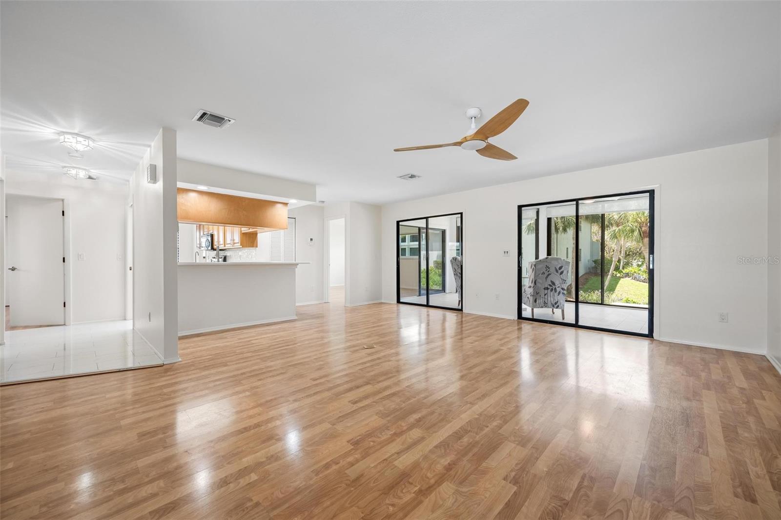 Image 18 of 60 For 4255 Gulf Drive 116