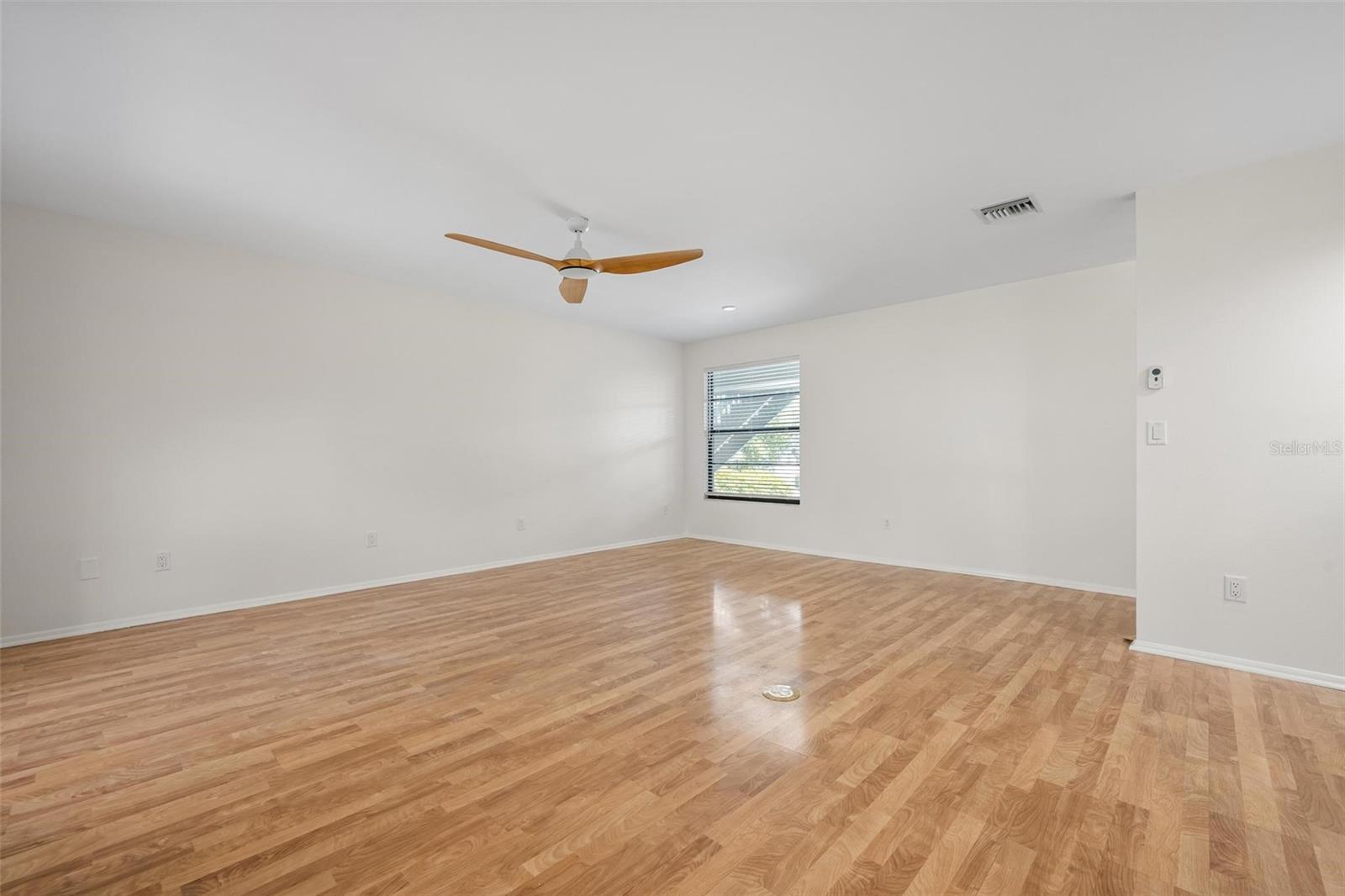 Image 22 of 60 For 4255 Gulf Drive 116