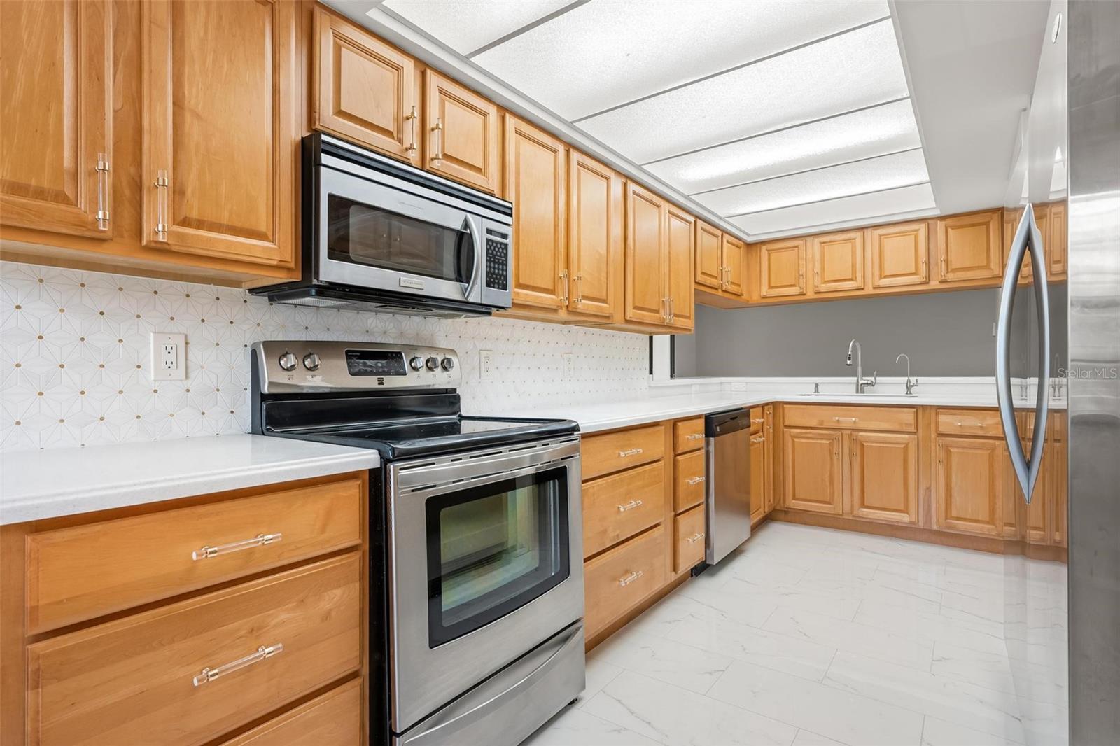 Image 8 of 60 For 4255 Gulf Drive 116