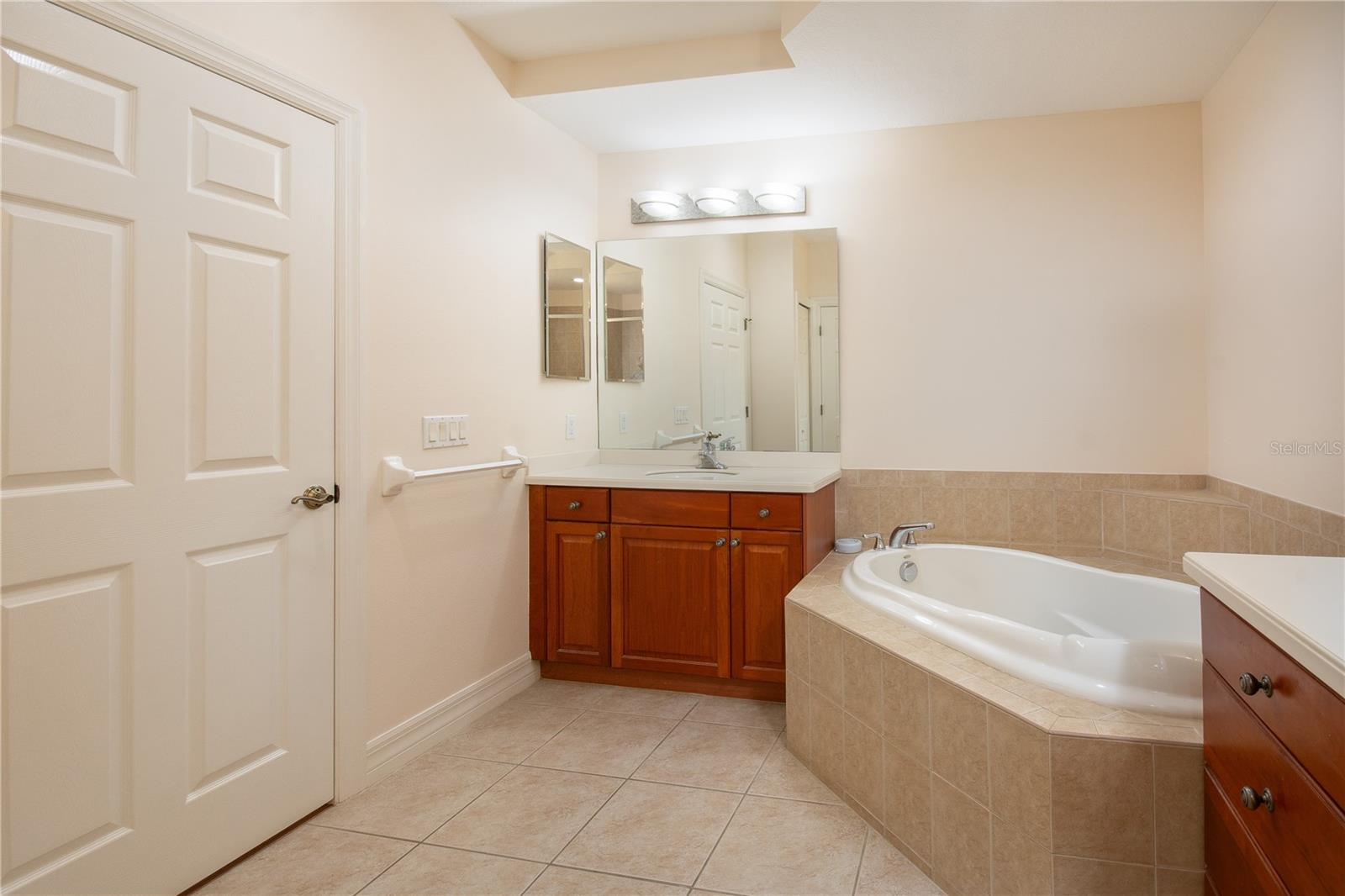 Image 13 of 35 For 5591 Cannes Circle 204