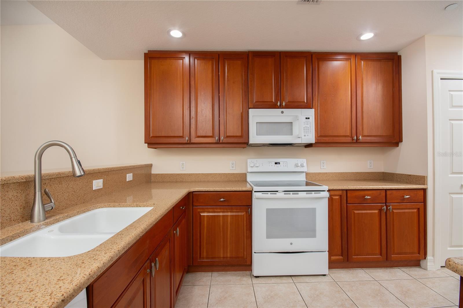 Image 8 of 35 For 5591 Cannes Circle 204