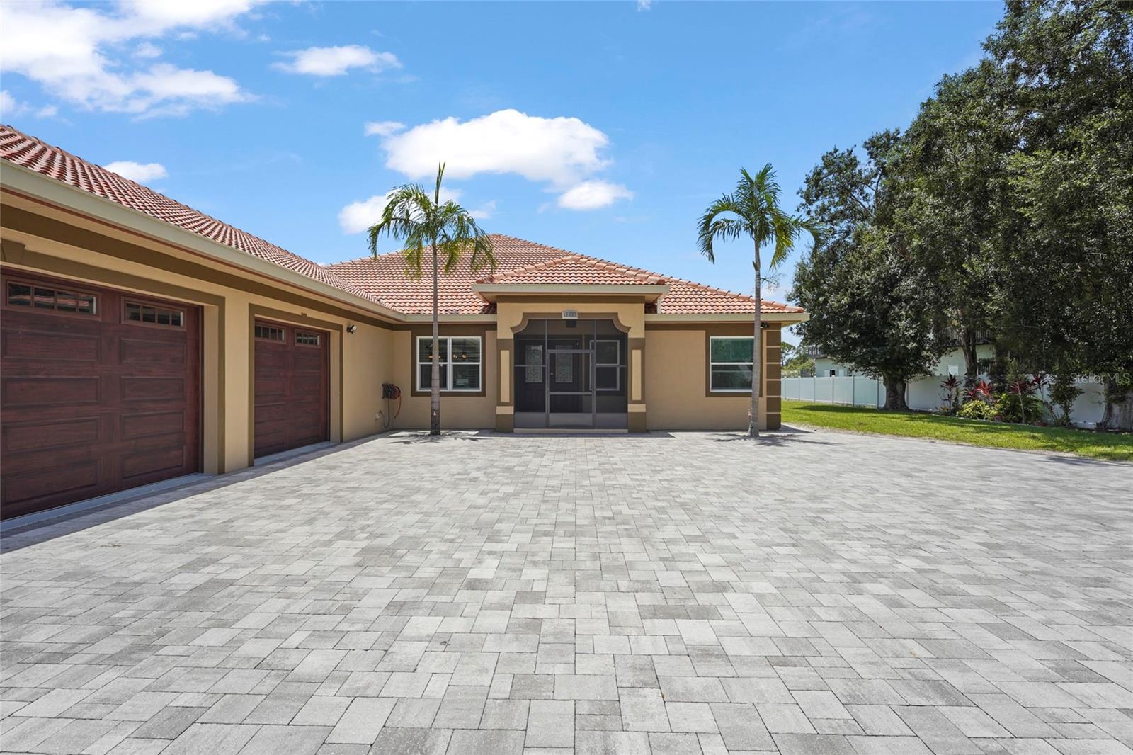 Image 11 of 83 For 5714 38th Avenue E