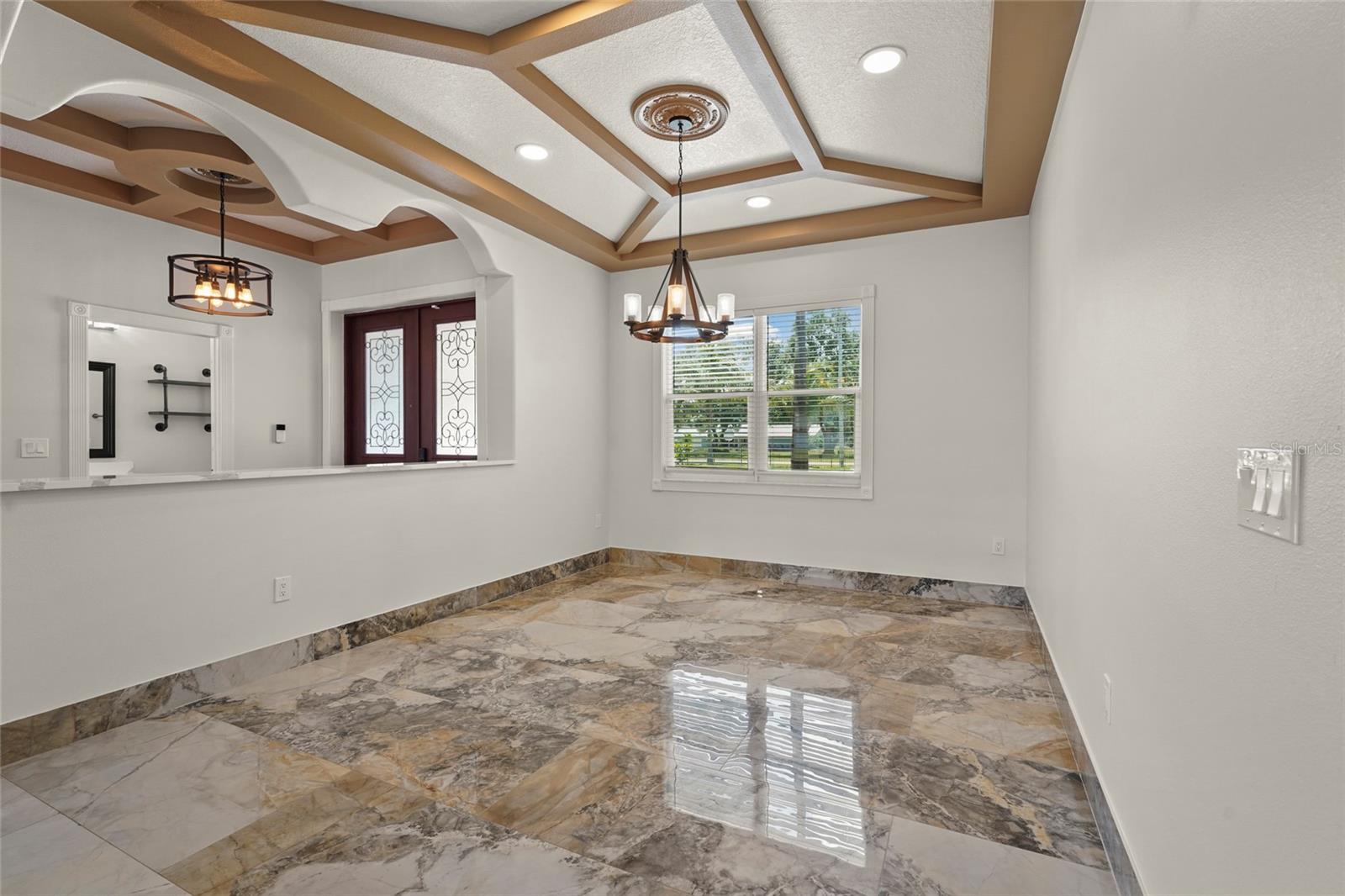 Image 18 of 83 For 5714 38th Avenue E