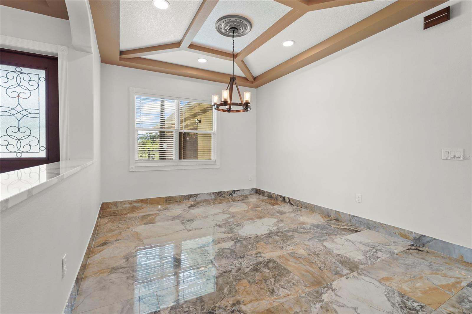 Image 20 of 83 For 5714 38th Avenue E