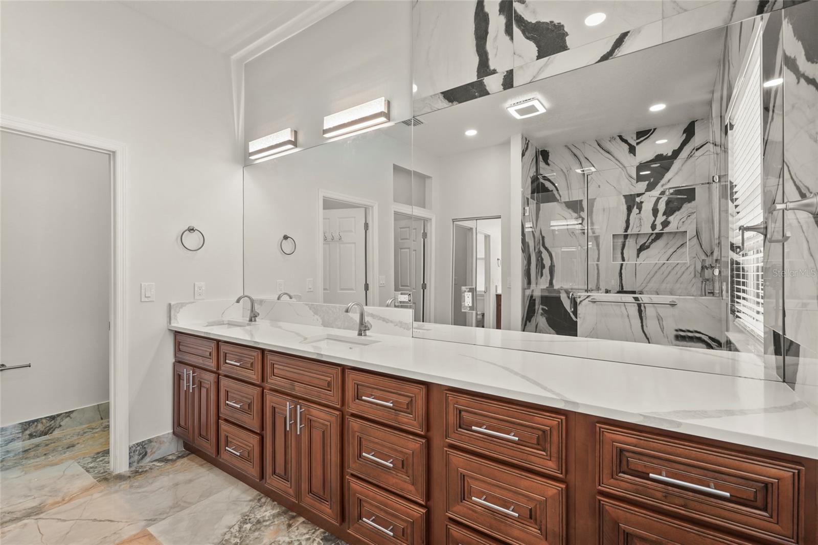 Image 31 of 83 For 5714 38th Avenue E