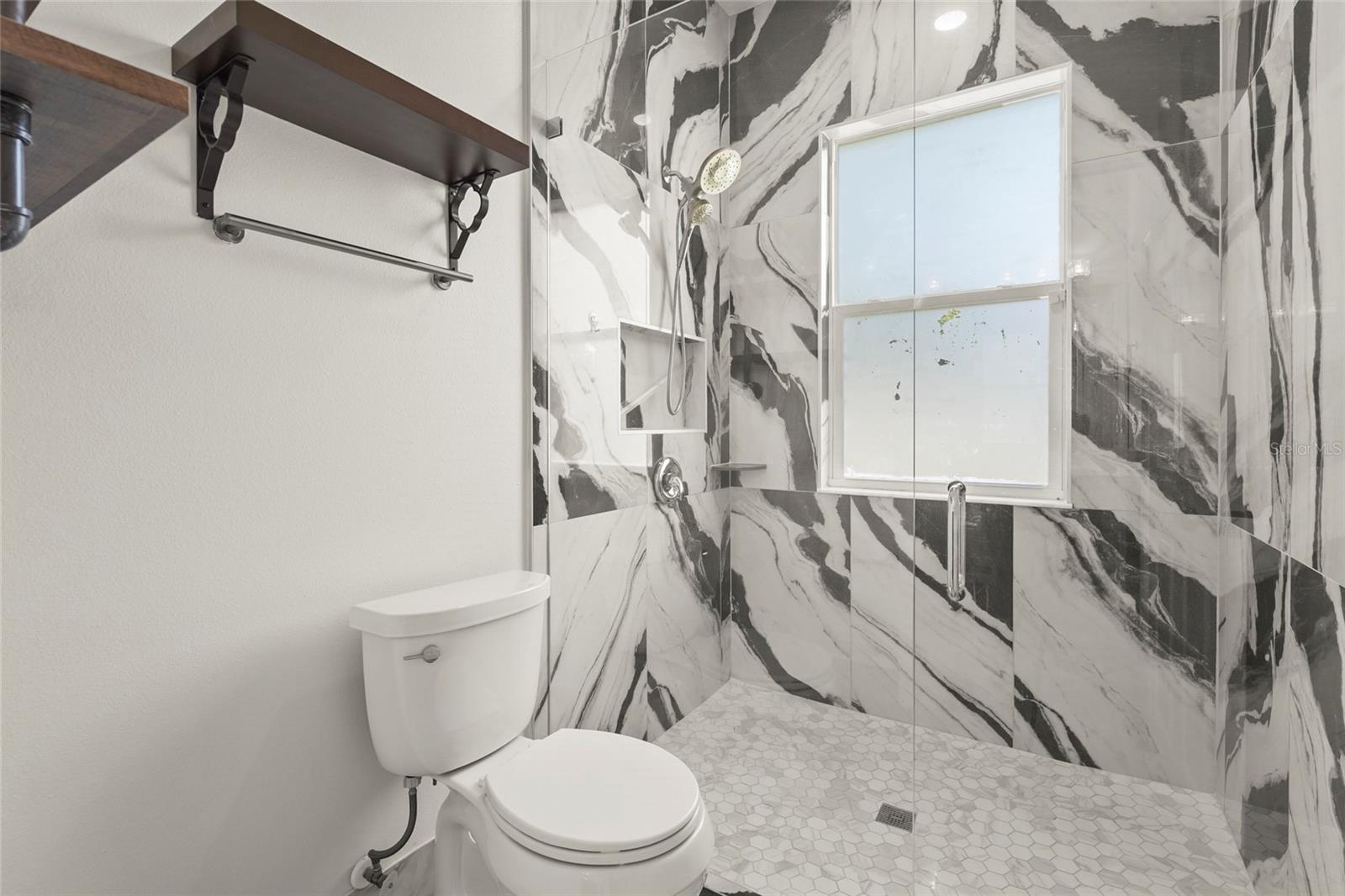 Image 39 of 83 For 5714 38th Avenue E