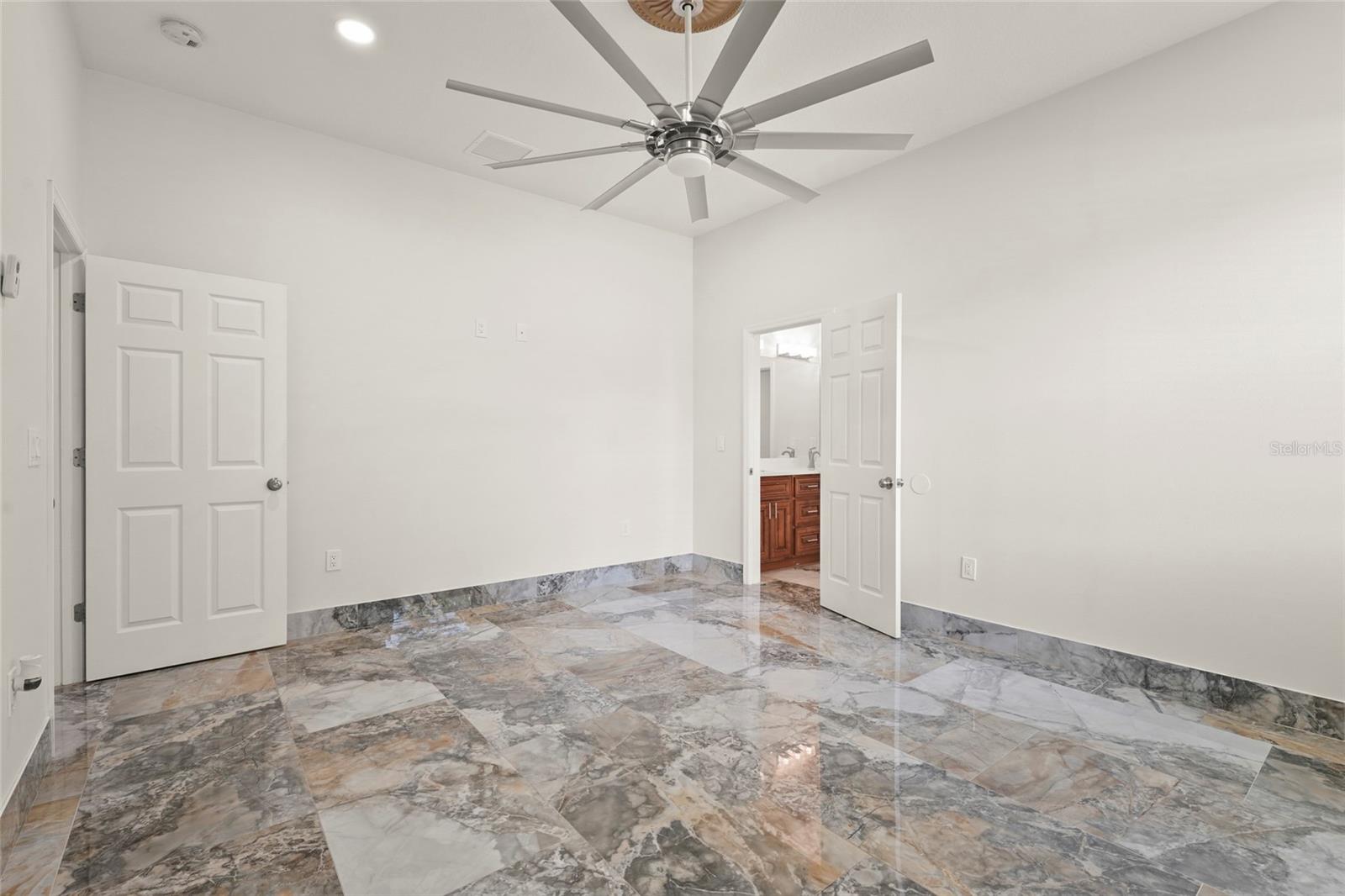 Image 41 of 83 For 5714 38th Avenue E