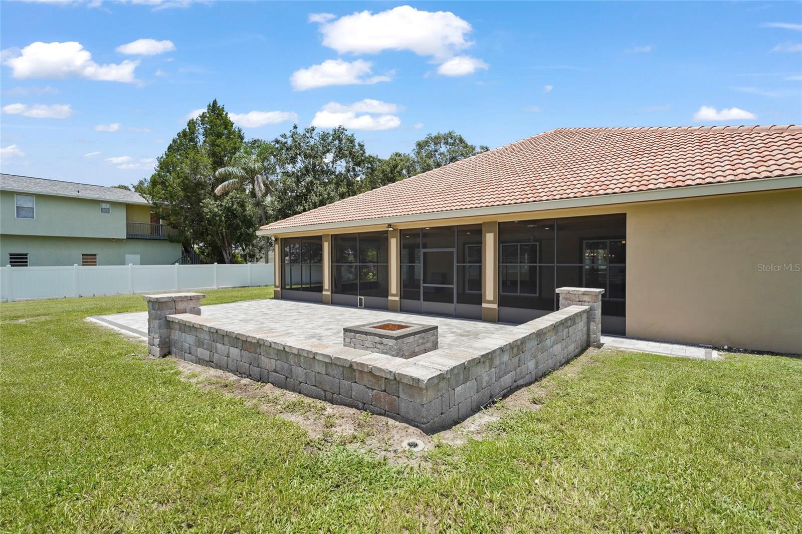 Image 8 of 83 For 5714 38th Avenue E