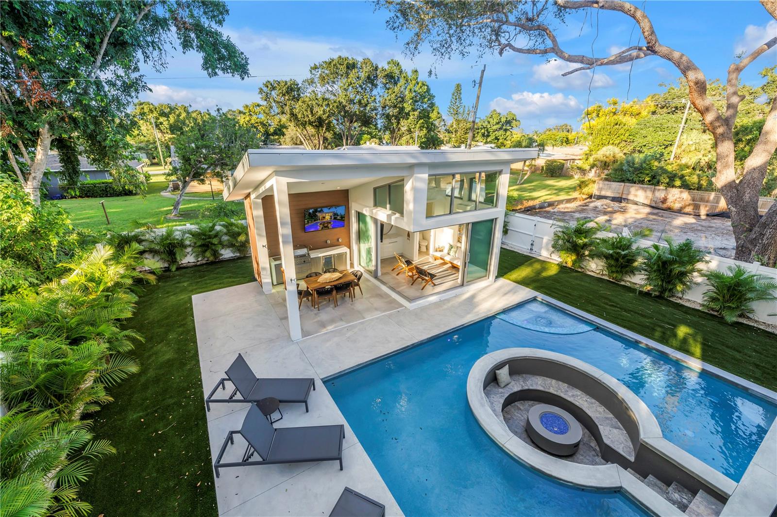 Image 69 of 91 For 2065 Goldenrod Street