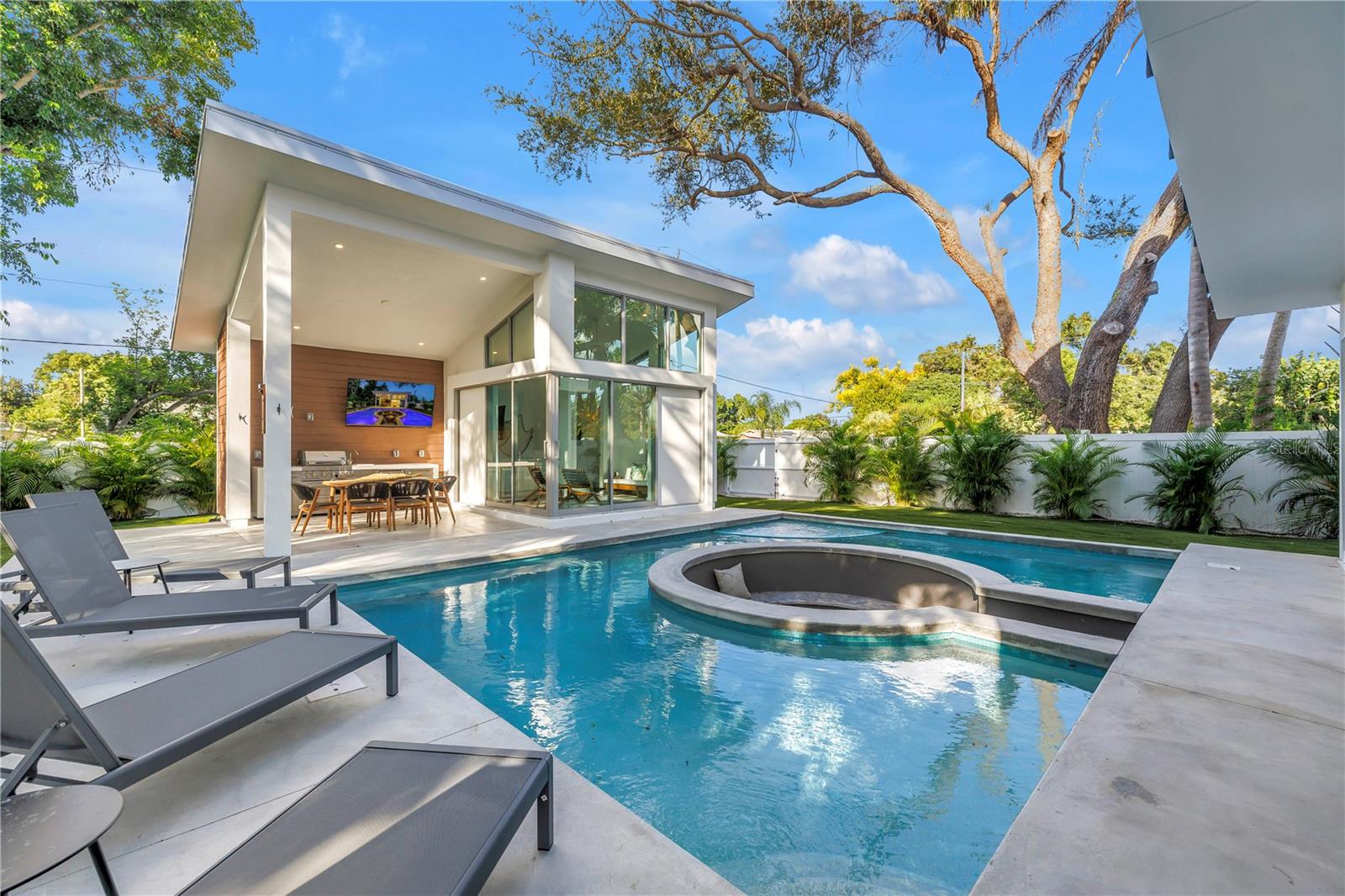 Image 74 of 91 For 2065 Goldenrod Street