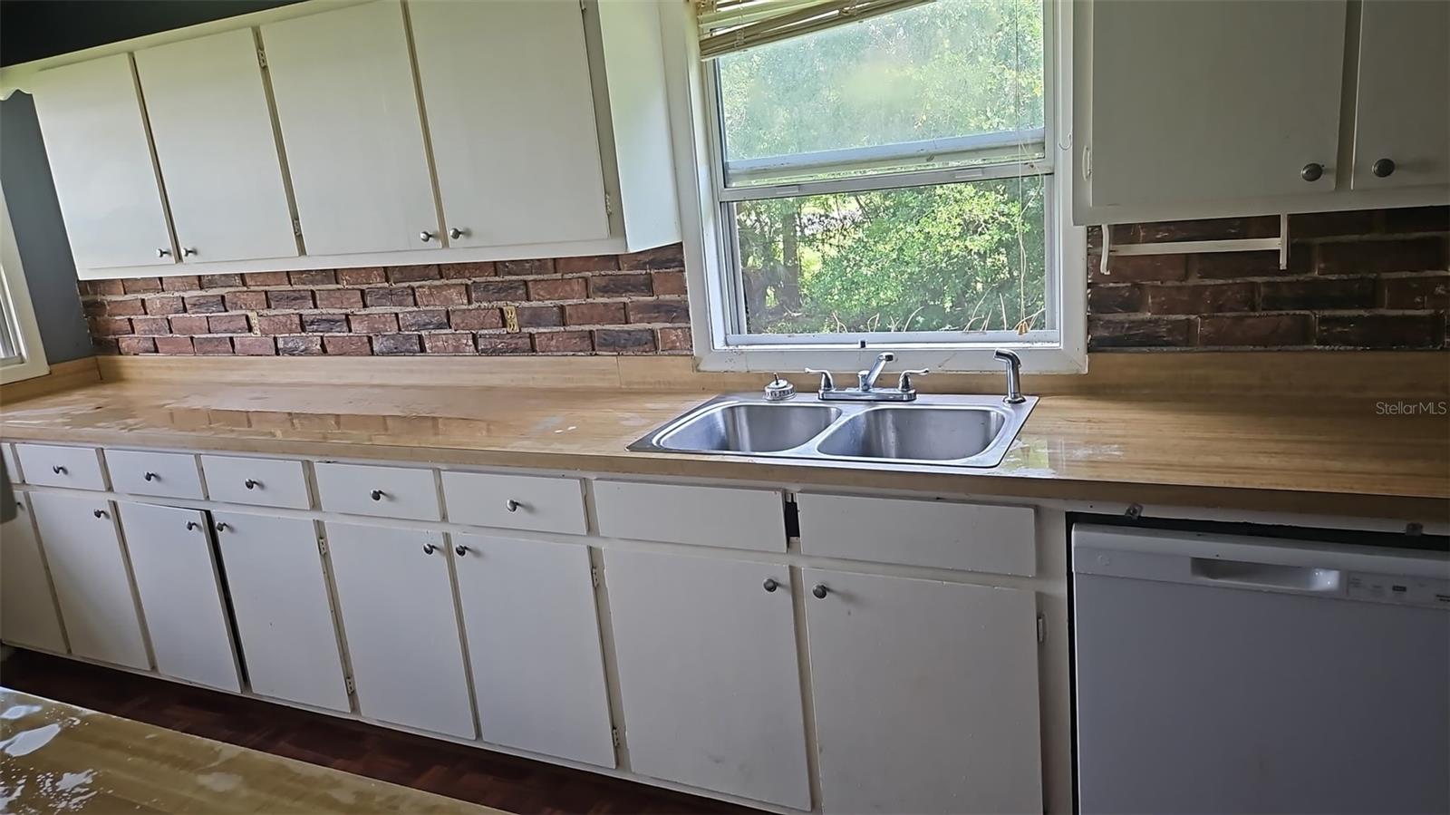 Image 2 of 6 For 204 Davidson Avenue