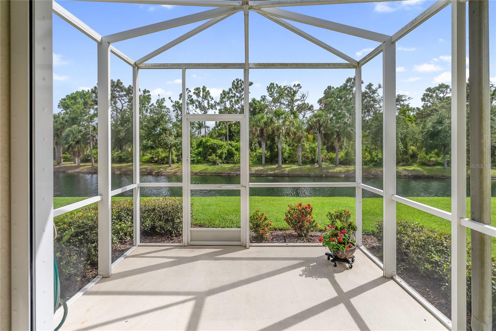 Image 19 of 59 For 29687 Niagara Court