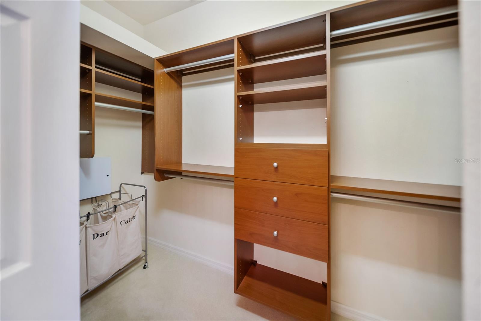Image 20 of 59 For 29687 Niagara Court