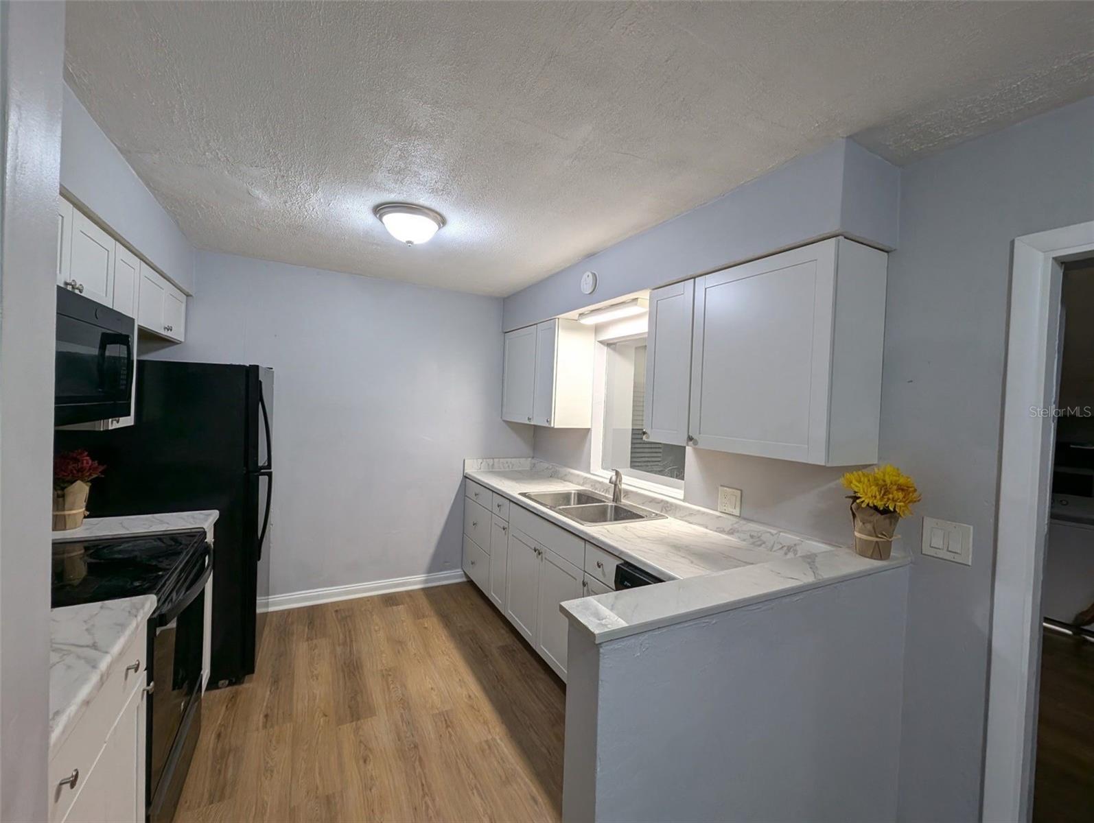 Image 3 of 8 For 2305 Burns Avenue