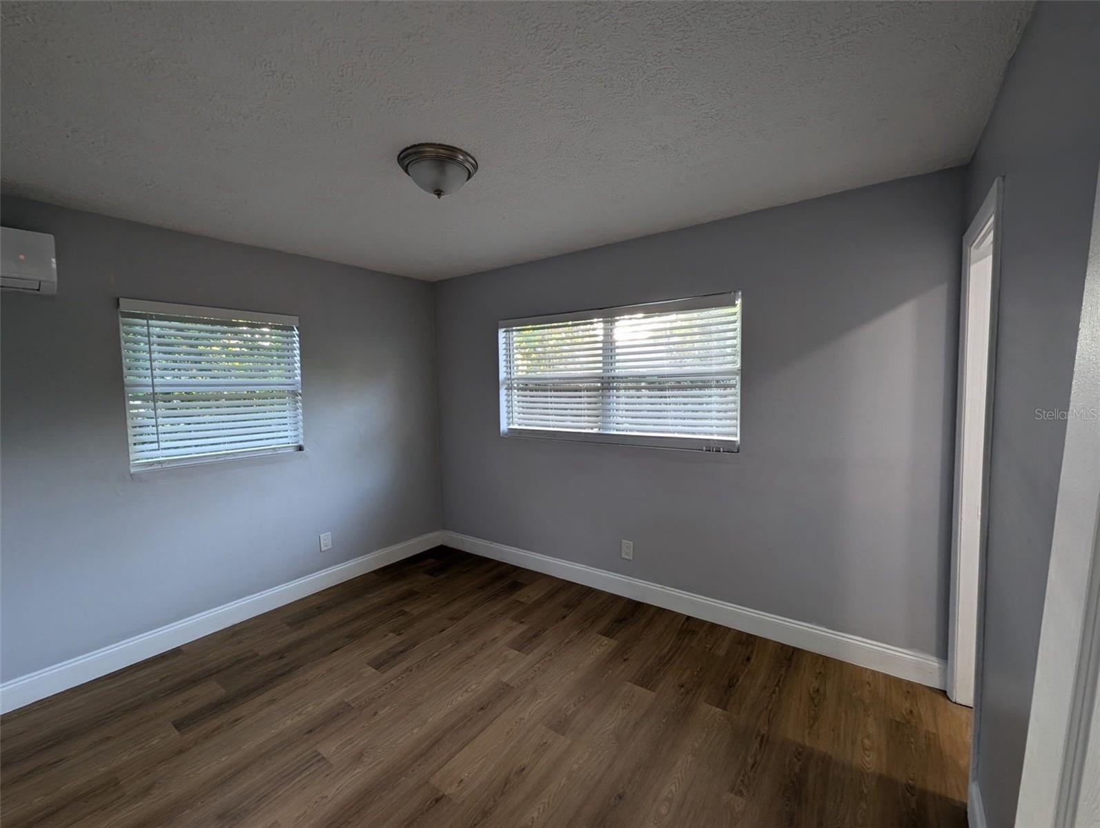 Image 4 of 8 For 2305 Burns Avenue