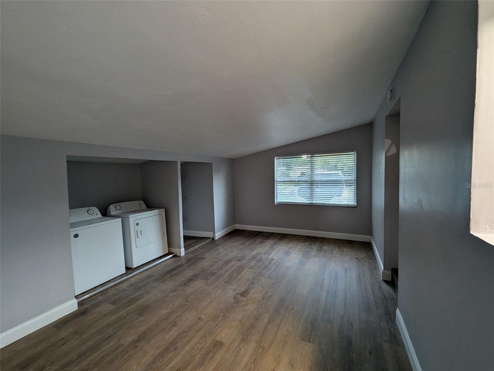 Image 7 of 8 For 2305 Burns Avenue