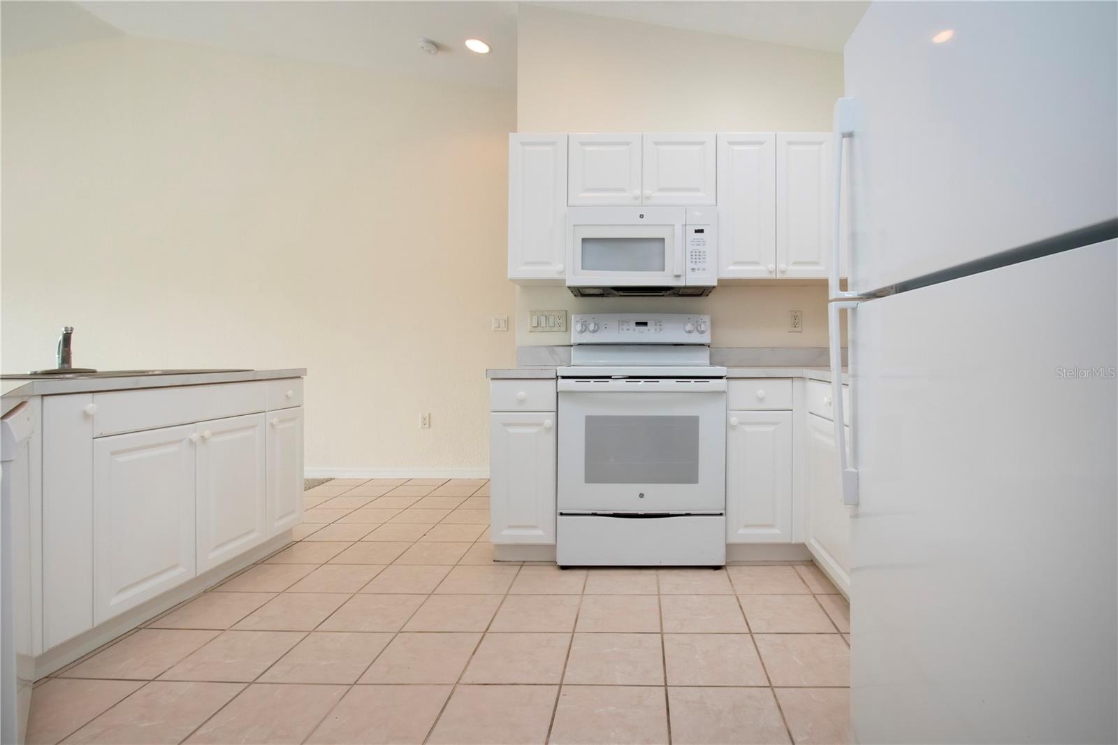 Image 18 of 41 For 7117 Strand Circle 201