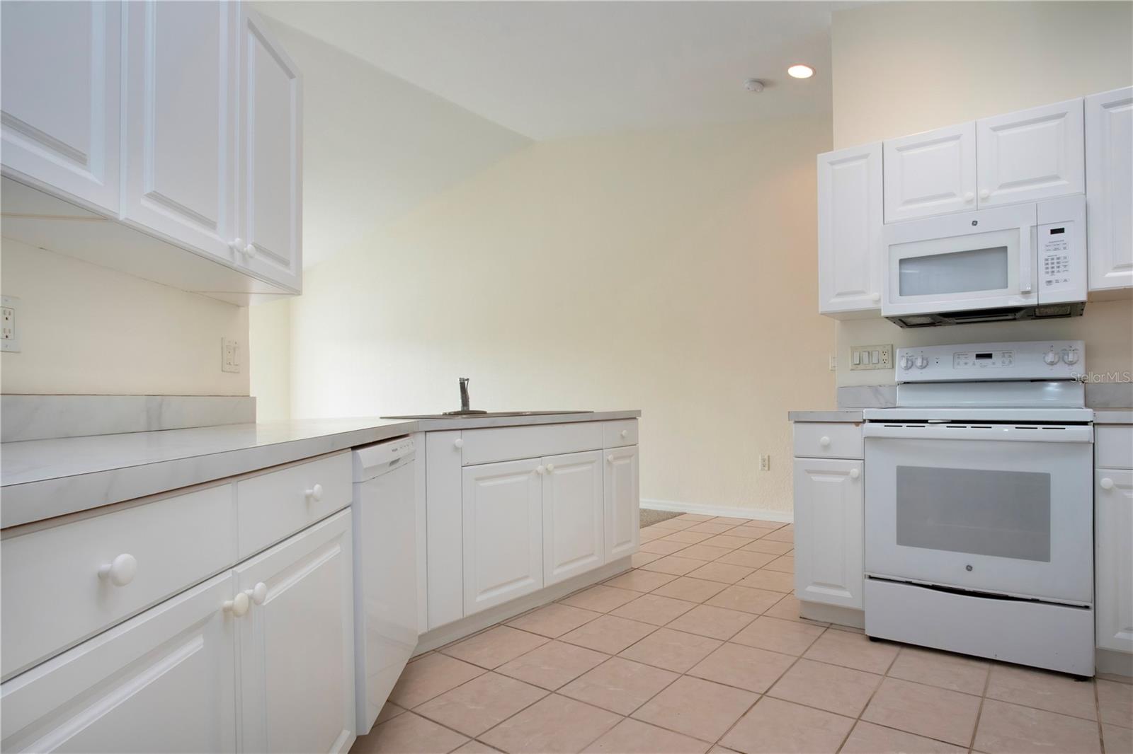 Image 19 of 41 For 7117 Strand Circle 201