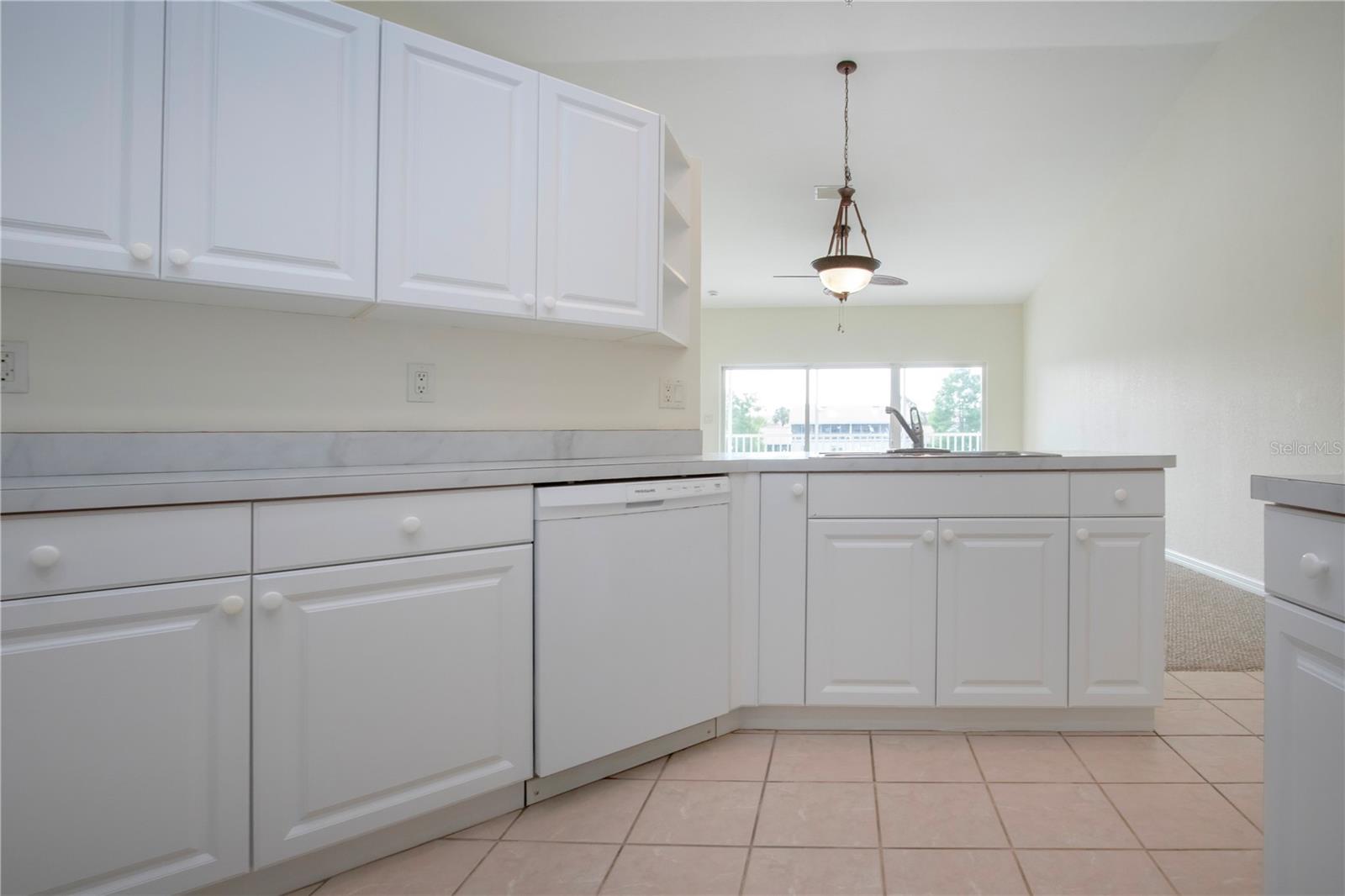 Image 20 of 41 For 7117 Strand Circle 201