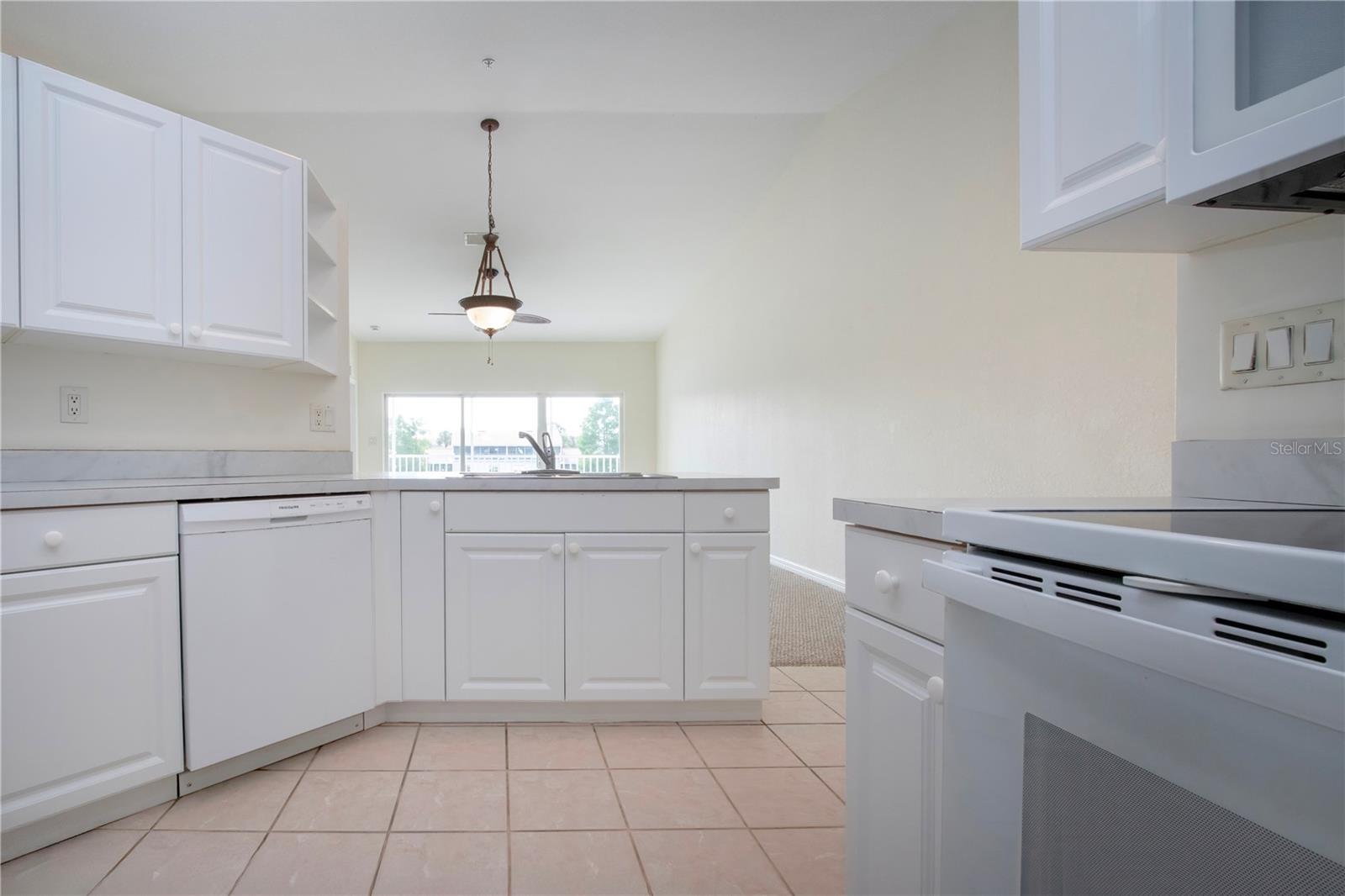 Image 21 of 41 For 7117 Strand Circle 201