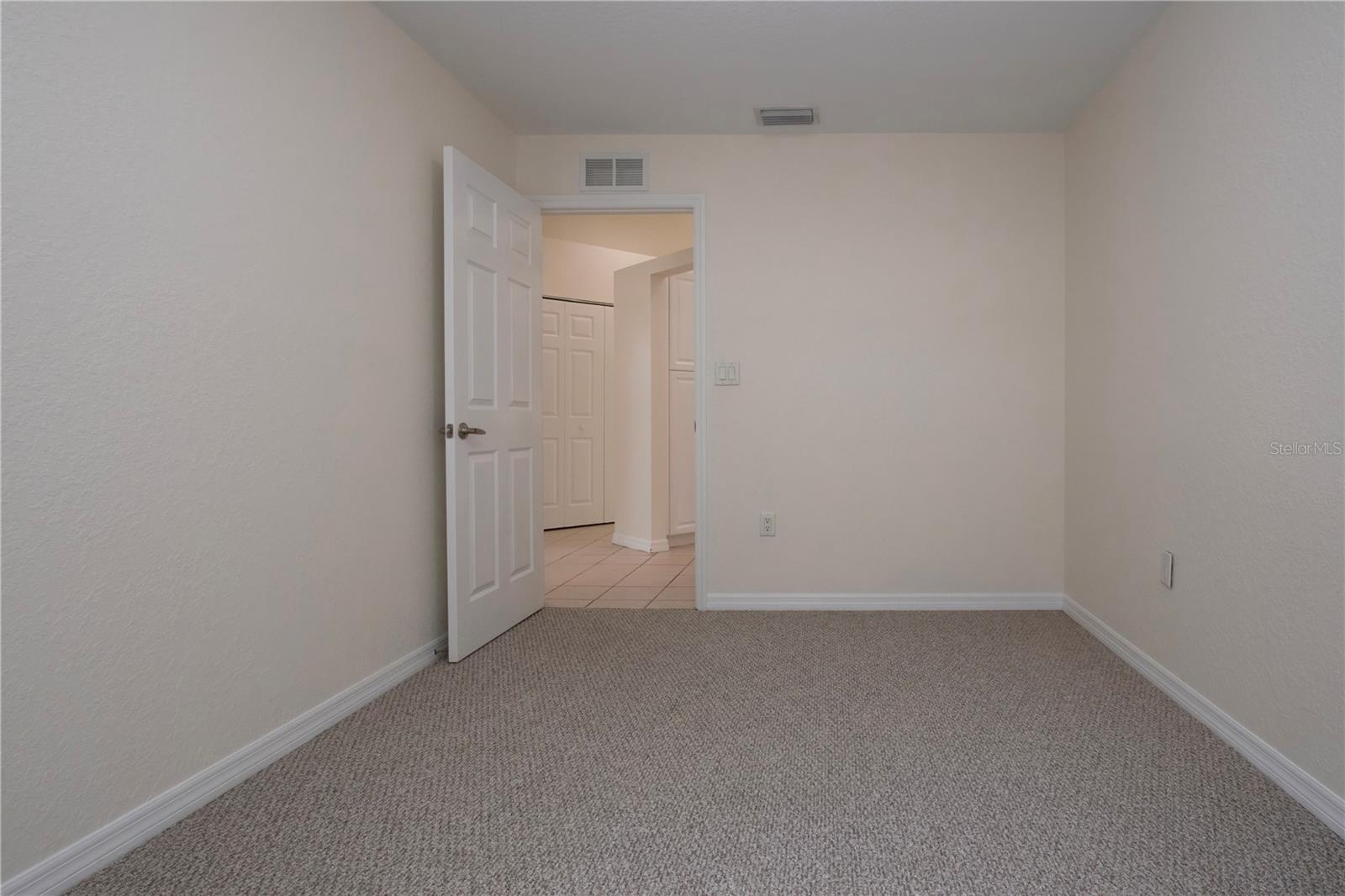 Image 33 of 41 For 7117 Strand Circle 201