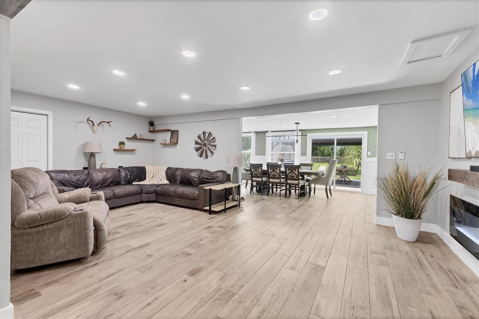 Image 10 of 48 For 2503 Lake Drive