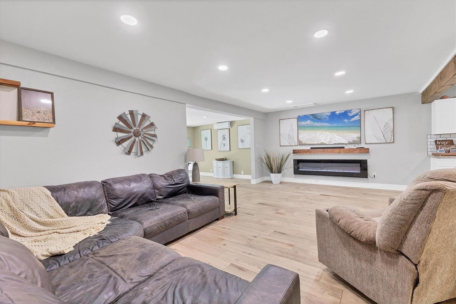 Image 11 of 48 For 2503 Lake Drive