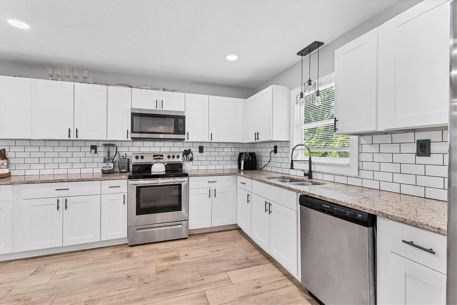 Image 4 of 48 For 2503 Lake Drive