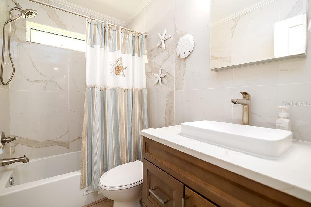 Image 22 of 37 For 1801 Gulf Drive N 276