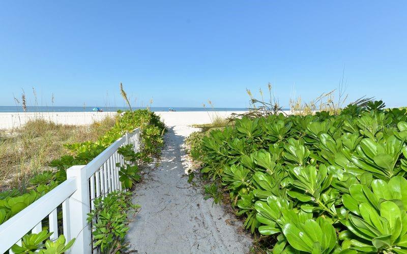 Image 27 of 37 For 1801 Gulf Drive N 276