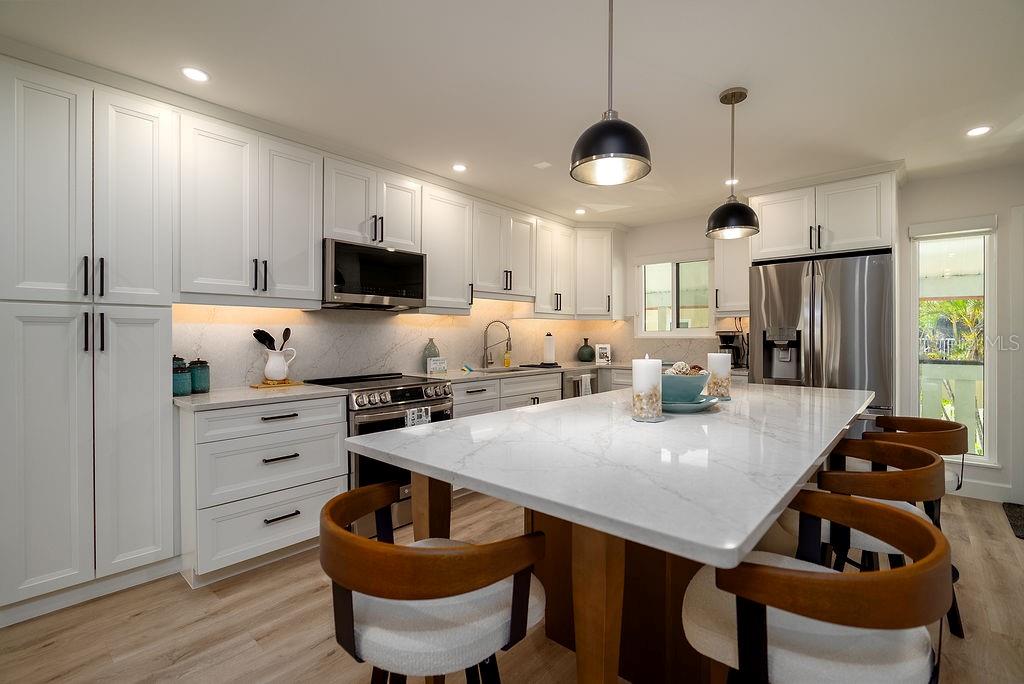 Image 4 of 37 For 1801 Gulf Drive N 276
