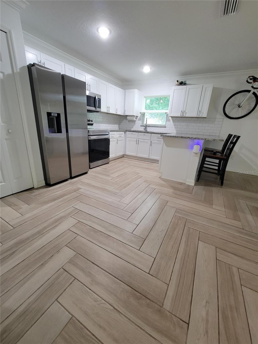 Image 4 of 36 For 328 20th Street W