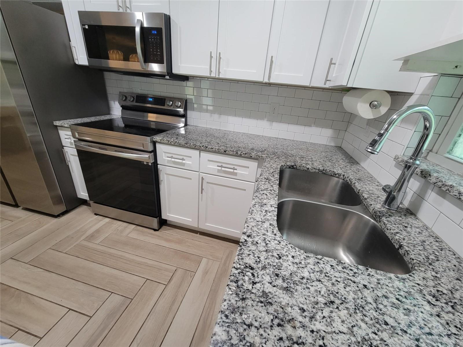 Image 8 of 36 For 328 20th Street W