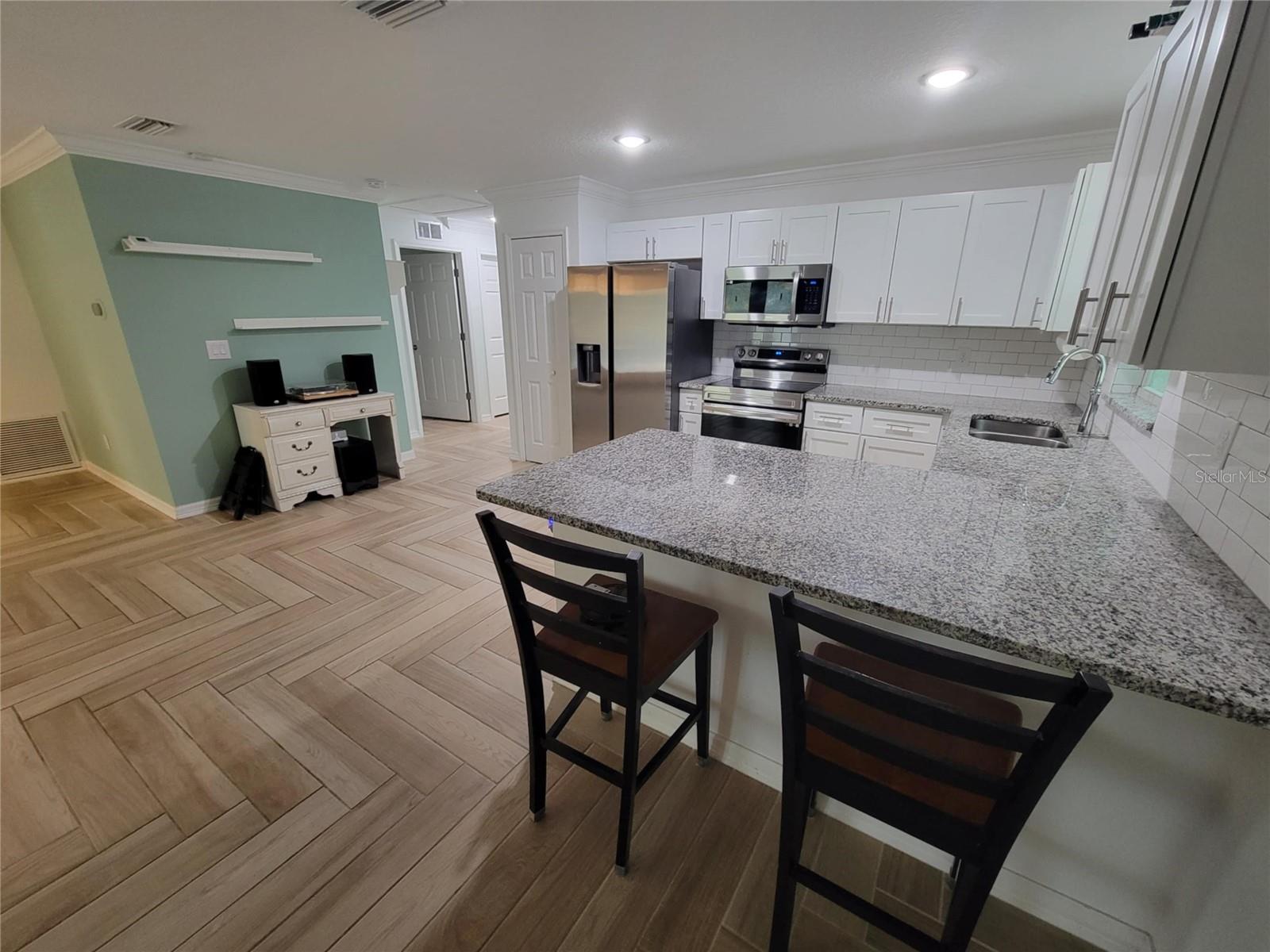 Image 9 of 36 For 328 20th Street W