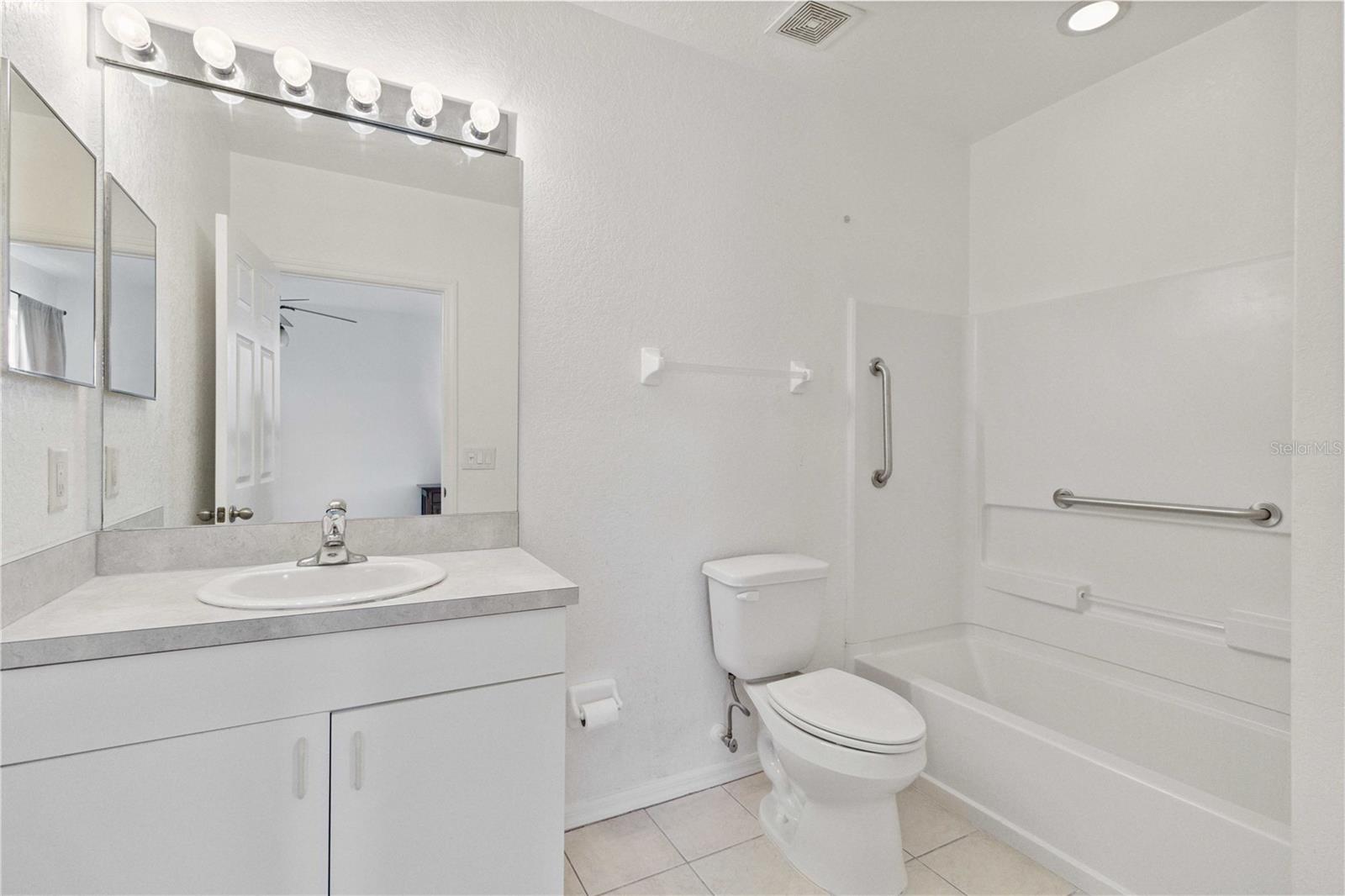 Image 19 of 30 For 2303 28th Avenue E