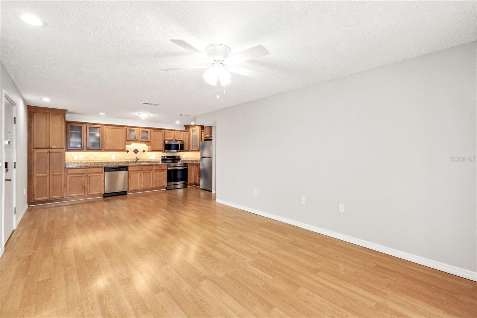 Image 3 of 33 For 3217 Beneva Road 204