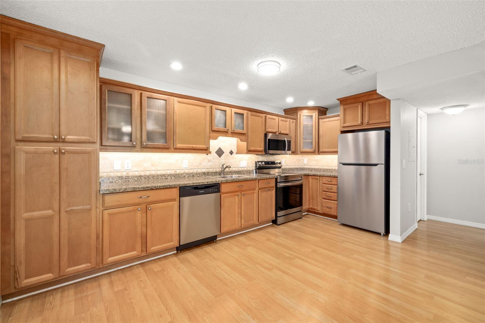 Image 5 of 33 For 3217 Beneva Road 204