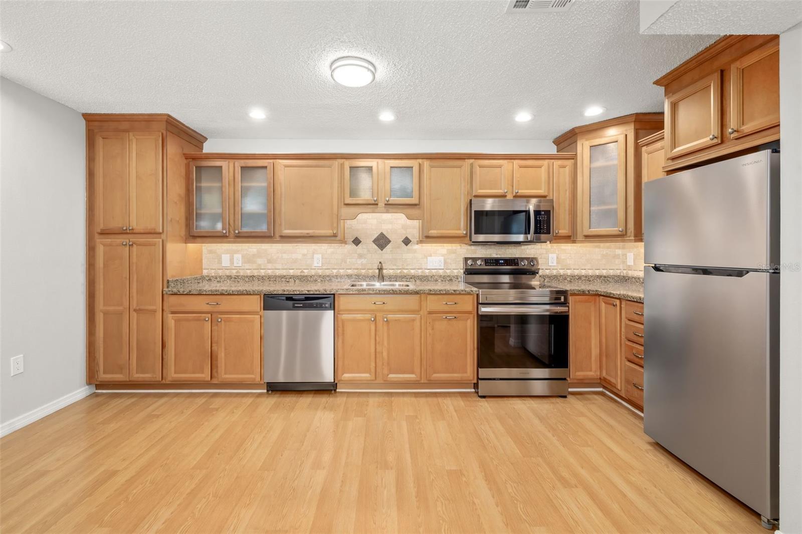 Image 6 of 33 For 3217 Beneva Road 204