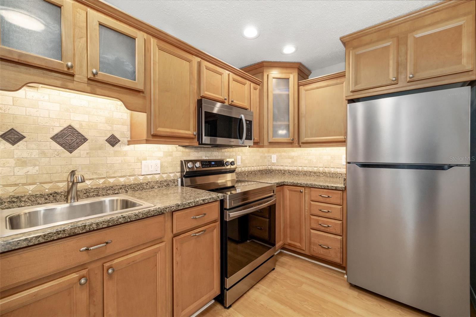 Image 7 of 33 For 3217 Beneva Road 204