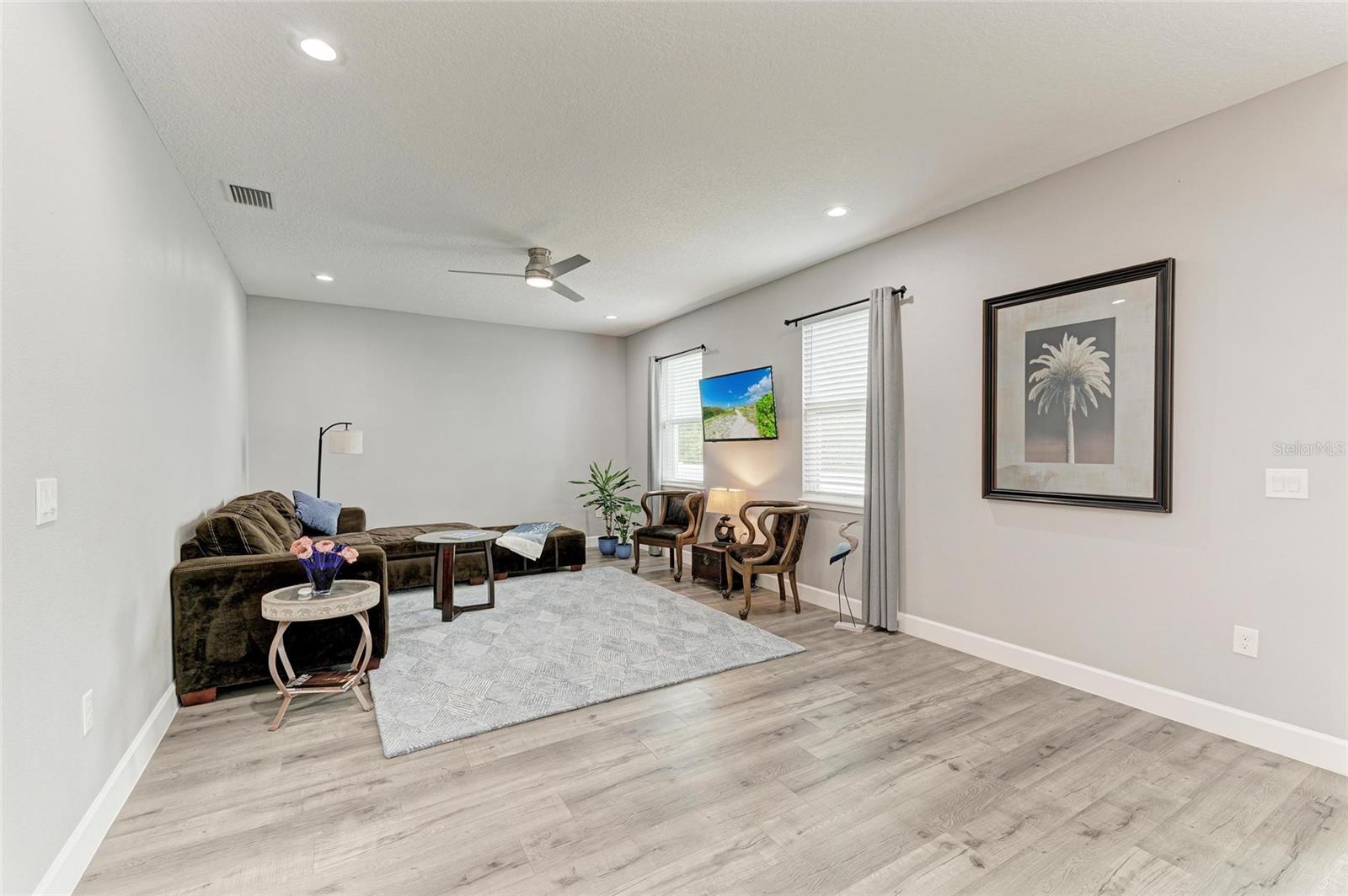 Image 16 of 48 For 4314 Des Plaines Drive
