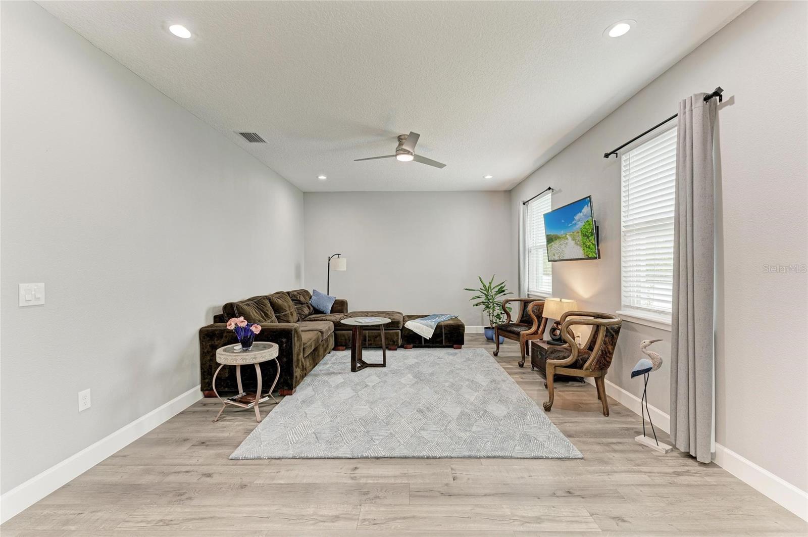 Image 17 of 48 For 4314 Des Plaines Drive